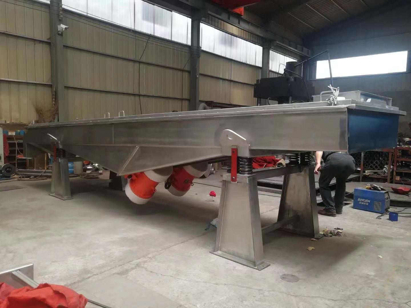 直線振動篩振動電機的安裝方式