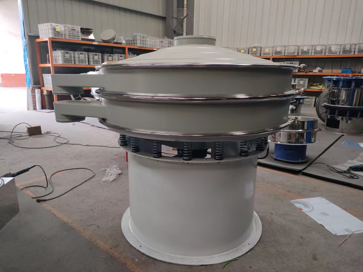 旋振篩篩網損耗過快的原因分析及應對措施：